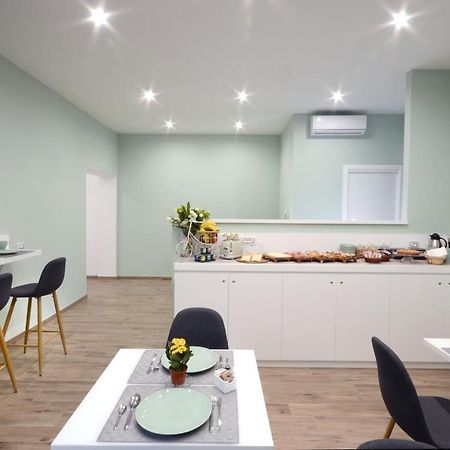 นาโปลีซีซัน Bed & Breakfast เนเปิลส์ ภายนอก รูปภาพ