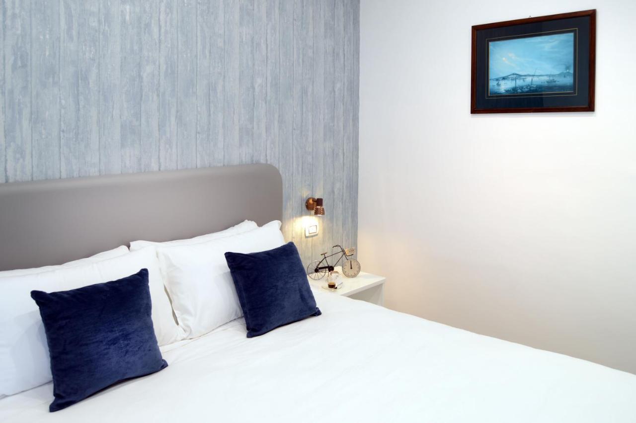 นาโปลีซีซัน Bed & Breakfast เนเปิลส์ ภายนอก รูปภาพ