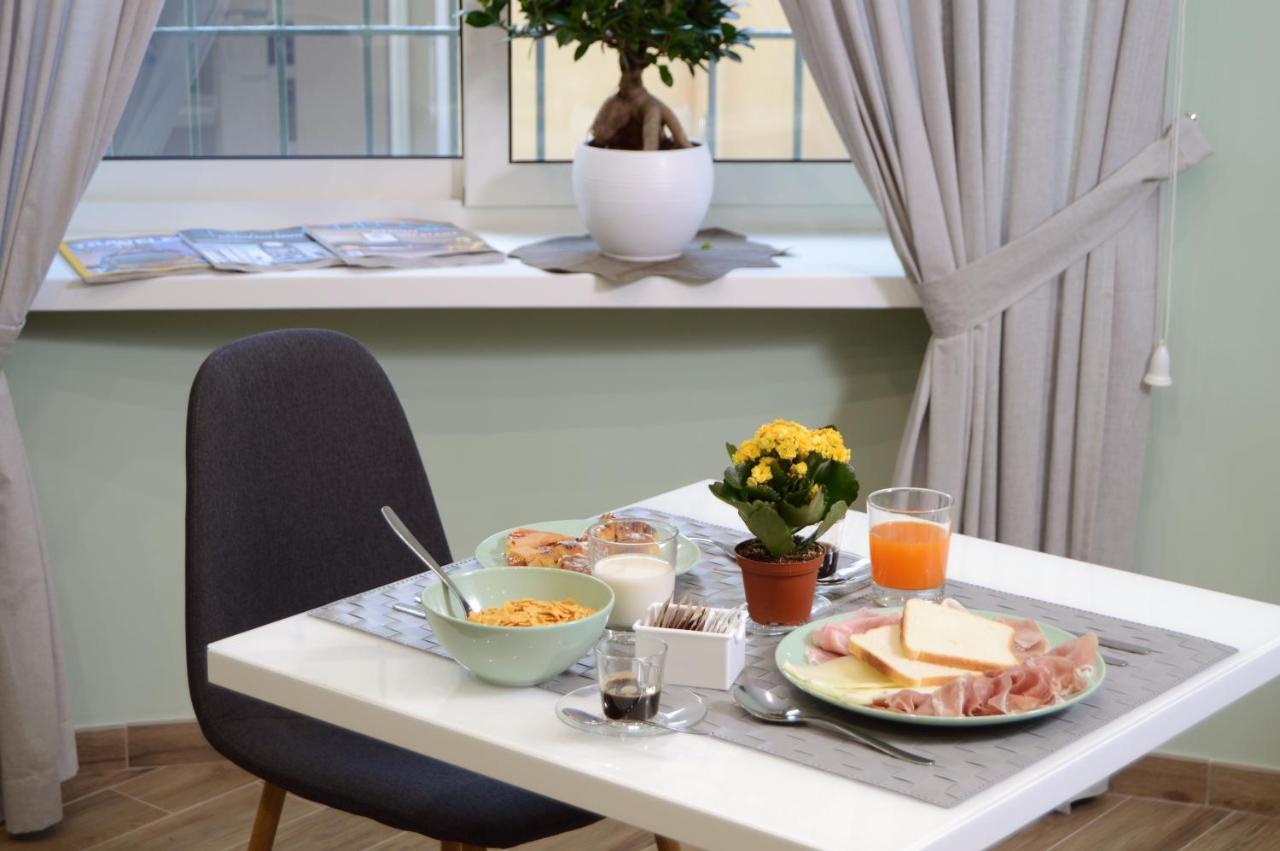 นาโปลีซีซัน Bed & Breakfast เนเปิลส์ ภายนอก รูปภาพ