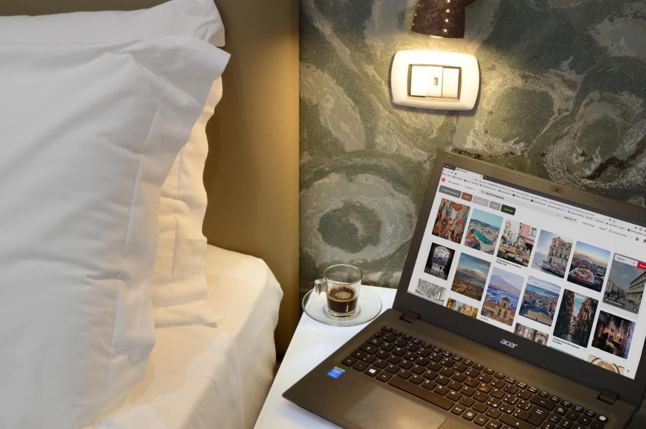 นาโปลีซีซัน Bed & Breakfast เนเปิลส์ ภายนอก รูปภาพ