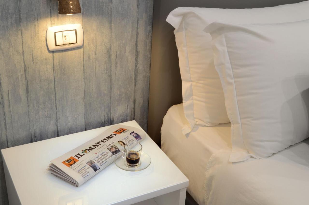 นาโปลีซีซัน Bed & Breakfast เนเปิลส์ ภายนอก รูปภาพ