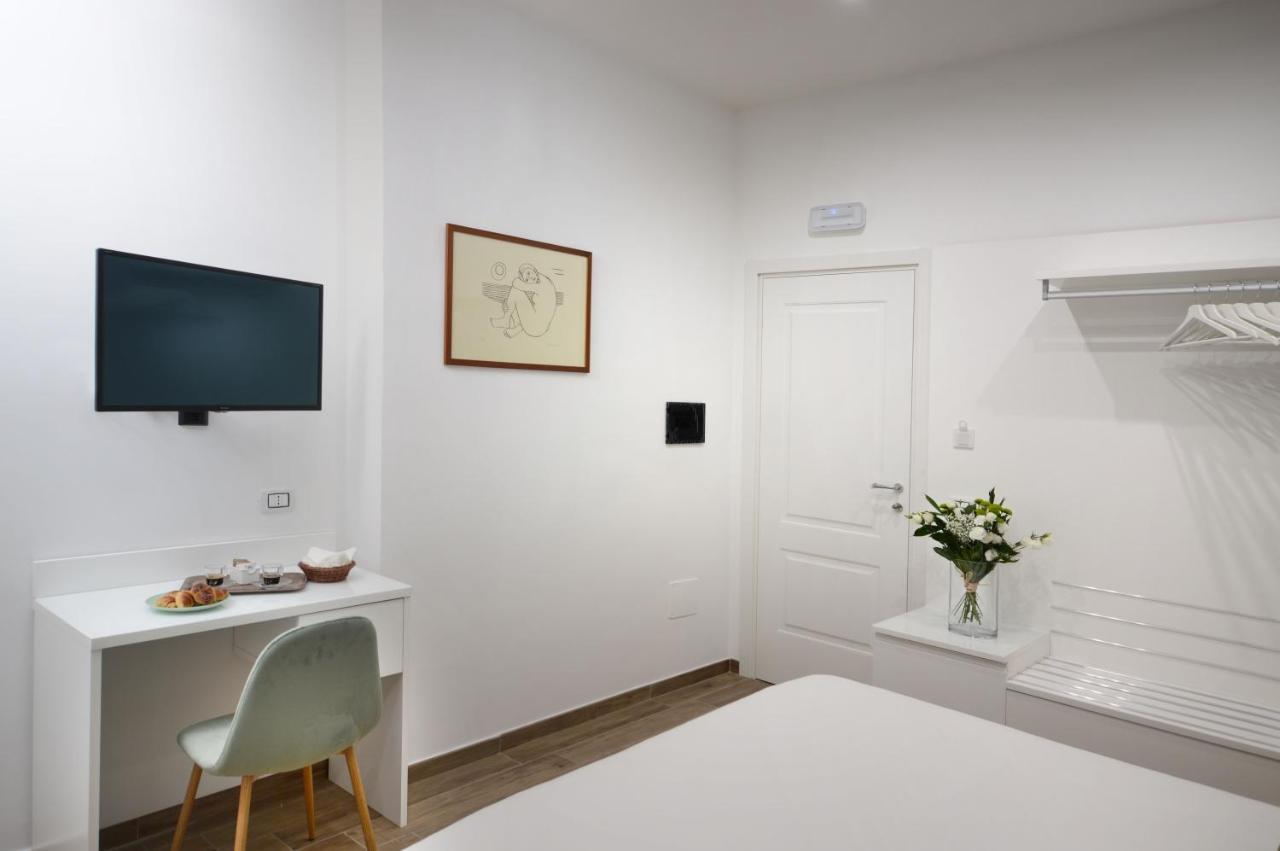 นาโปลีซีซัน Bed & Breakfast เนเปิลส์ ภายนอก รูปภาพ